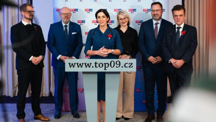 Nový (TOP 09): Opozice se snaží obrátit veřejnost proti politikům a vykreslit je jako výsadníky