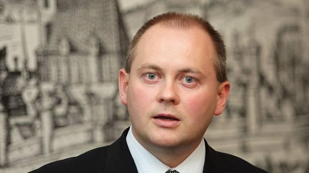 Hašek (PRO): Hovořit je cenné, ale mlčení má větší hodnotu, pane Pavle