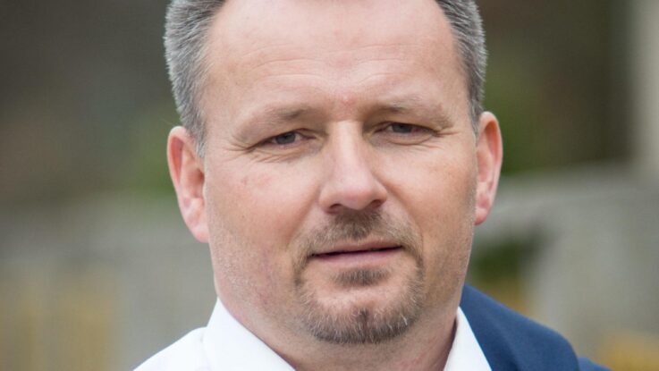 kuchar stan co stoji za nedostatkem financi pro skolniky uklizecky a dalsi klicove pracovniky ve skolach Kuchař (STAN): Co stojí za nedostatkem financí pro školníky, uklízečky a další klíčové pracovníky ve školách