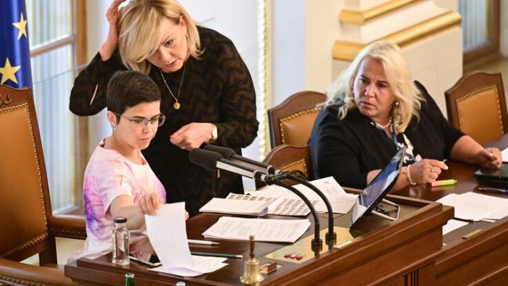 Ožanová (ANO): V případě přestupku autonomního vozidla by pravděpodobně nikdo nenesl odpovědnost