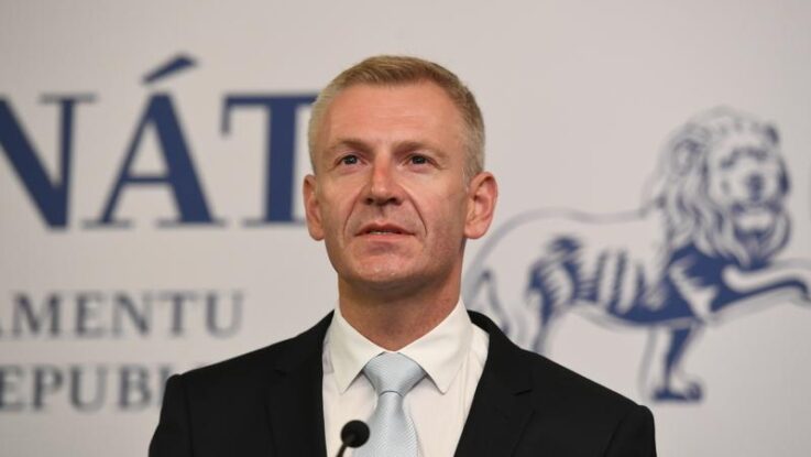 Senátor Hraba: Neztrácím hlavu kvůli protizbraňovým extrémům – spolupráce je vždy výhodnější