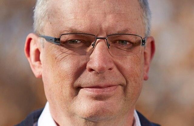 Senátor Smoljak: Je třeba vyčistit politickou scénu