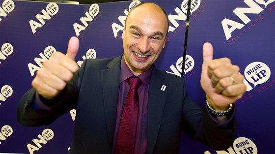 kolovratnik ano vlada drasticky snizila slevy na jizdnem my je obnovujeme Kolovratník (ANO): Vláda drasticky snížila slevy na jízdném. My je obnovujeme