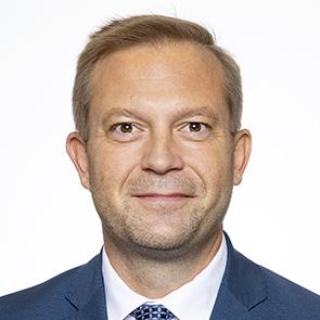 Senátor Hájek: Podle soudů již nepředstavuje nebezpečí. Může nám dokonce přinést přínos. K vyhoštění nedojde