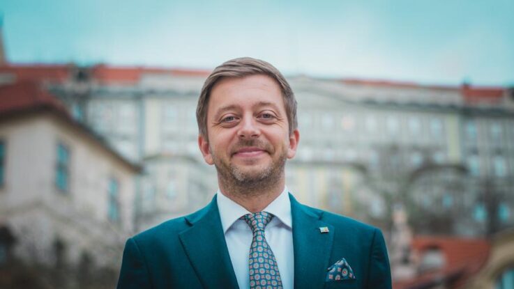 Ministr Rakušan: Babiš uvádí, že nástupní mzda se téměř vyrovná té německé