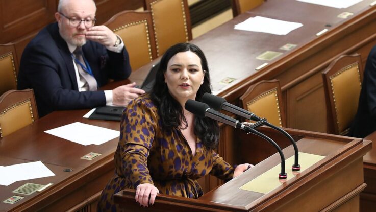 Urbanová (STAN): Zavedli jsme certifikát pro děti… Abyste věděli, jak správně volit