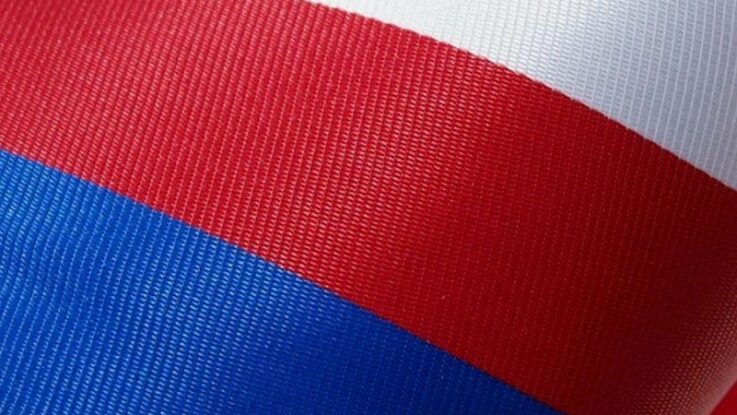 Trikolora: Nechte naše vojáky na území země!