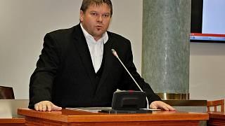 Herman (ANO): Je na Rakušana nějaký kompromitující materiál? Kdyby dětem nedal kryptotelefon, nemusel by mít obavy