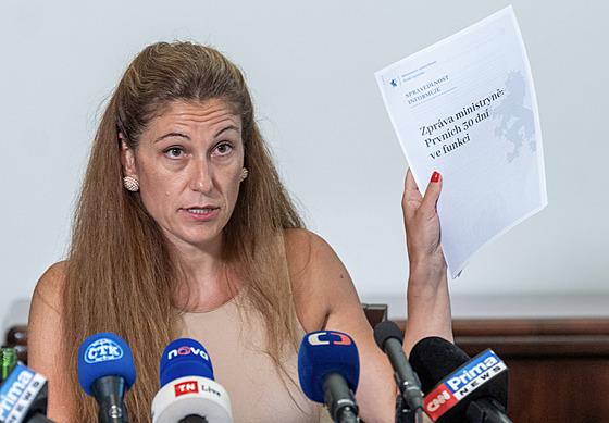 Ministryně Decroix: Ovládání chatů pro mě není akceptovatelné