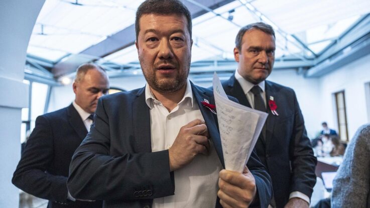 Jaroš (SPD): Vzpomínky na francouzskou politiku se opakují