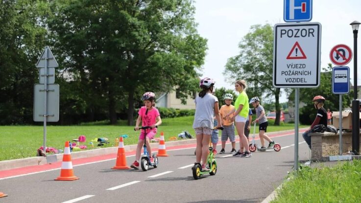 Poláček (Motoristé): Školství formuje děti jako výrobu v továrně