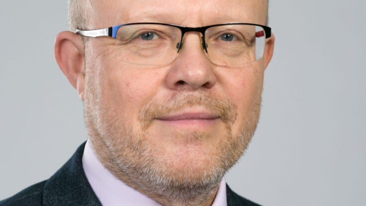 ministr valek hrozba nabojnici a sibenici za steracem predstavuje mafianske chovani Ministr Válek: Hrozba nábojnicí a šibenicí za stěračem představuje mafiánské chování