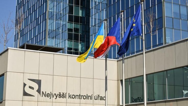 Senátor Smoljak: NKÚ se ujme kontroly financování ČT a ČRo