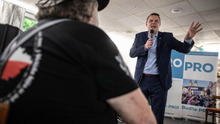 rajchl pro u nas je teatralnost cenenejsi nez skutecna pomoc Rajchl (PRO): U nás je teatrálnost ceněnější než skutečná pomoc
