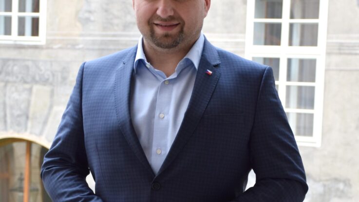 ministr jurecka tato vlada zadluzi nasi zemi jako zadna predchozi Ministr Jurečka: Tato vláda zadluží naši zemi jako žádná předchozí